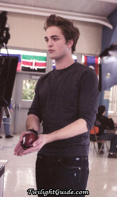 edward-cullen-apple.jpg